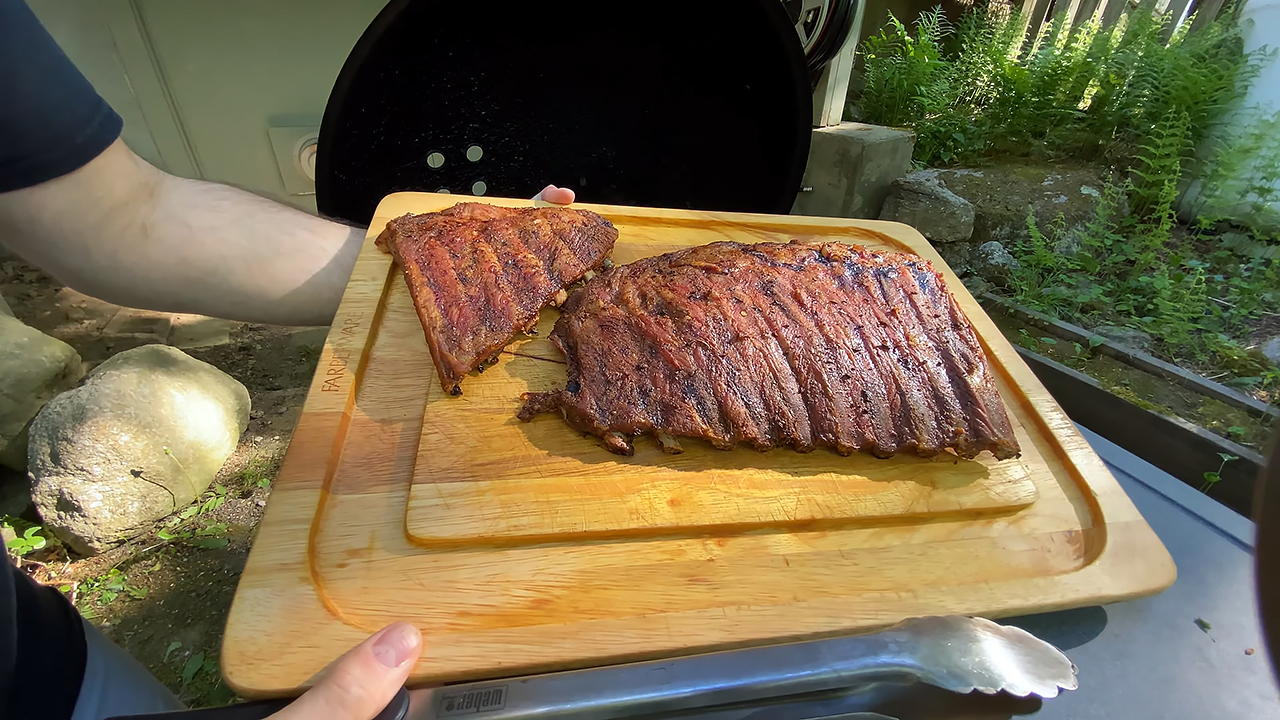 How To Barbecue Pork Ribs And Make A Sauce